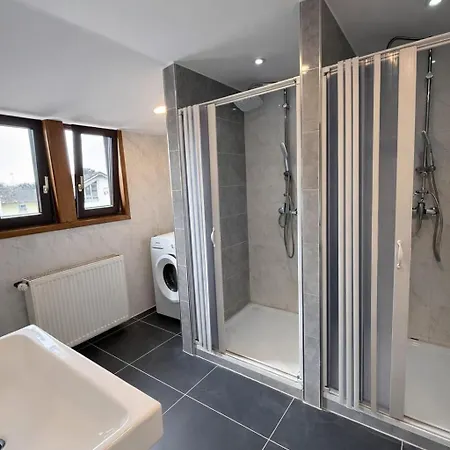 Airport Apartment *